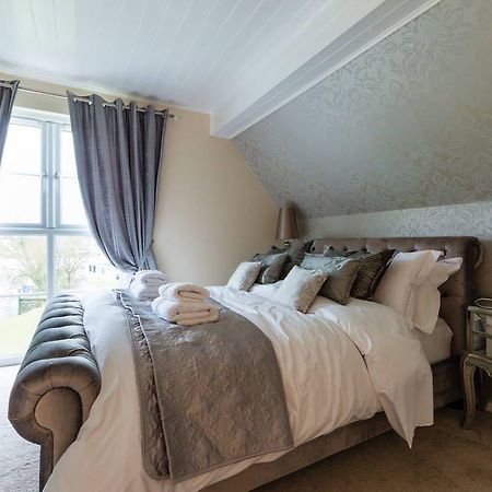 Luxury 3 Bed Home By The Lake South Cerney Exterior foto