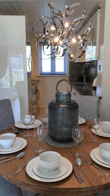 Luxury 3 Bed Home By The Lake South Cerney Exterior foto