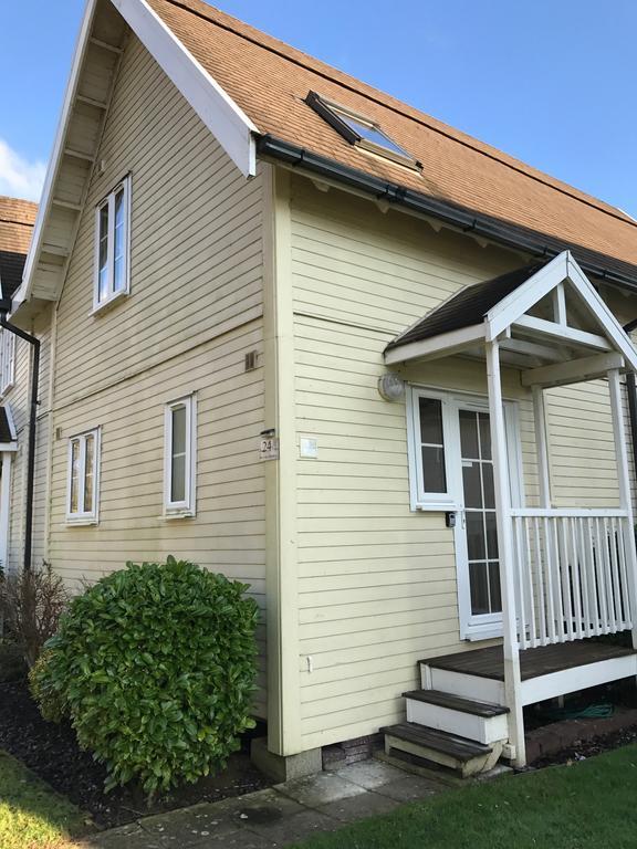 Luxury 3 Bed Home By The Lake South Cerney Exterior foto