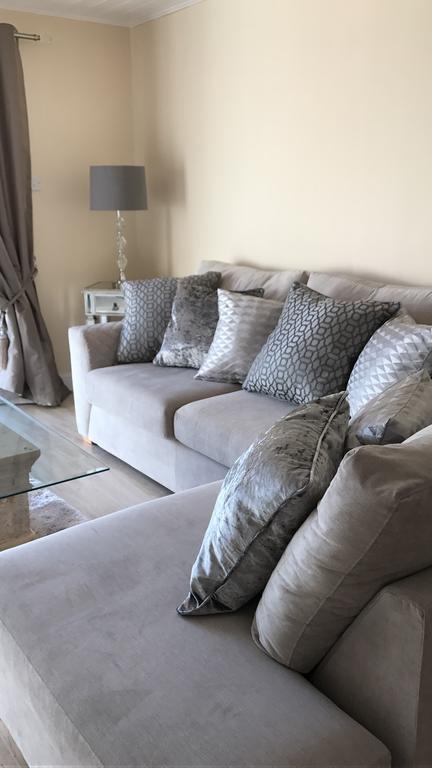 Luxury 3 Bed Home By The Lake South Cerney Exterior foto
