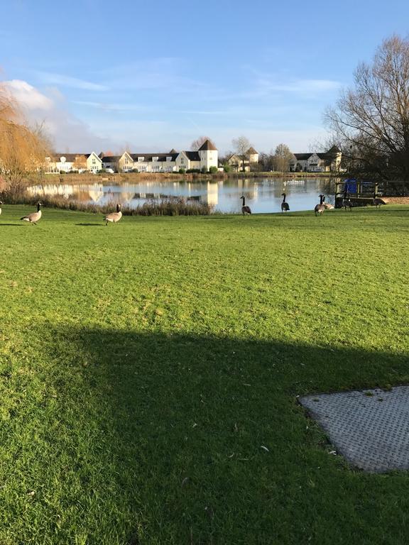 Luxury 3 Bed Home By The Lake South Cerney Exterior foto