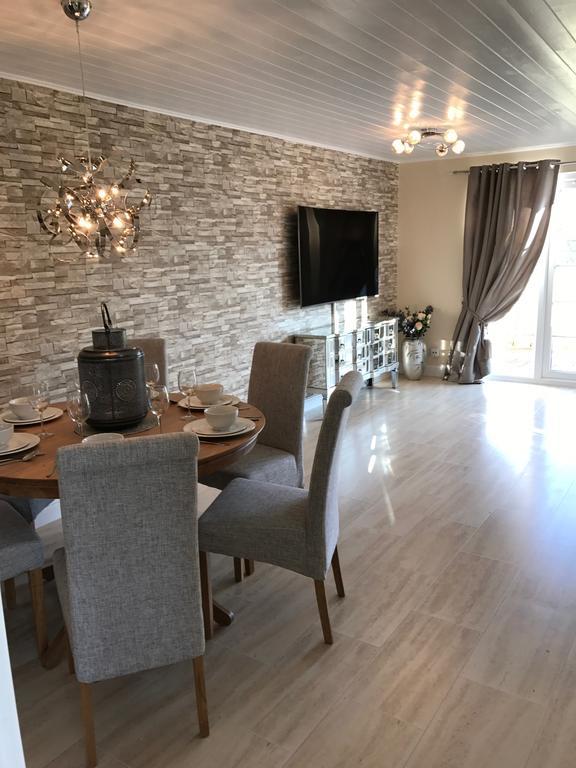 Luxury 3 Bed Home By The Lake South Cerney Exterior foto