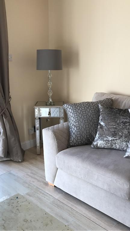 Luxury 3 Bed Home By The Lake South Cerney Exterior foto